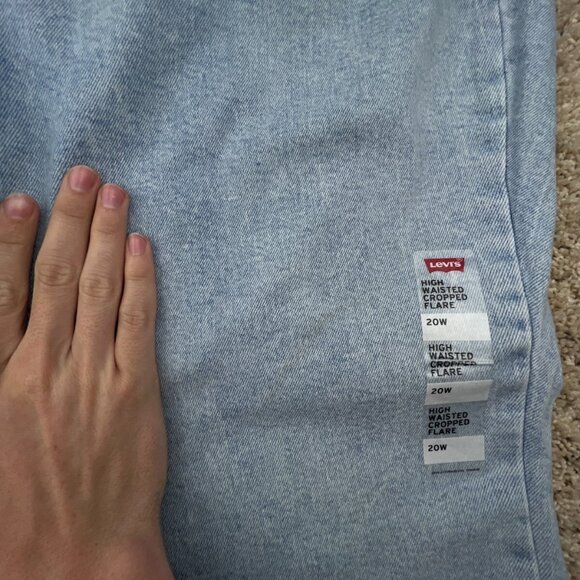 Levi's Plus Size Waisted Crop Flare Jeans, High Light Wash Size 20W NWT $70 - Picture 8 of 16